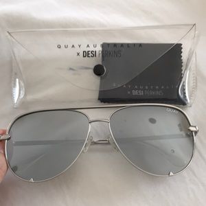 QUAYxDESI PERKINS High Key in Gunmetal Shades